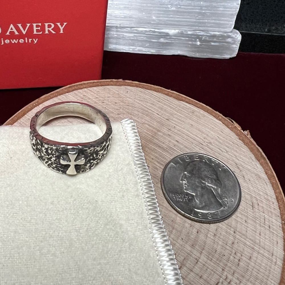 Retired James Avery Textured Cross Ring - image 4